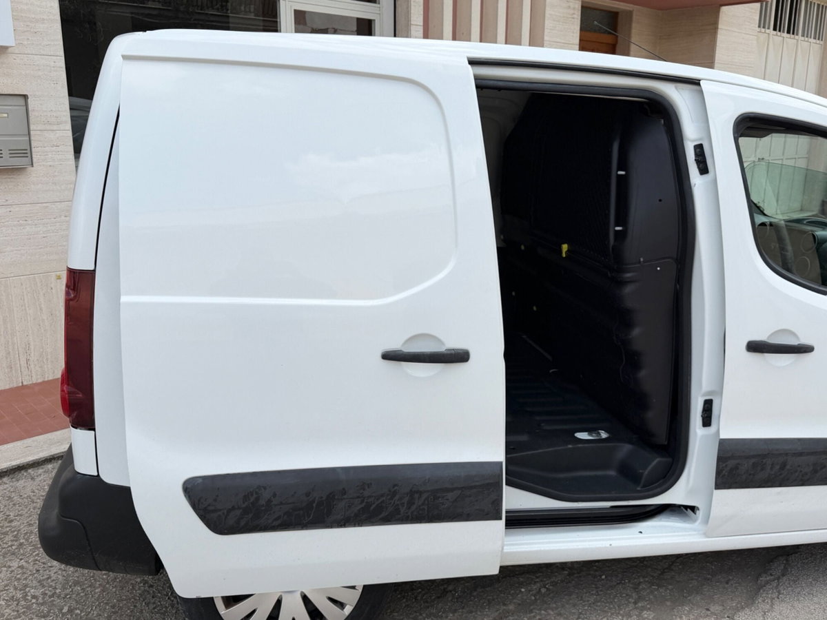 Citroen Berlingo Furgone 1.6 HDi 90 Van 3 posti Club L1 (15)