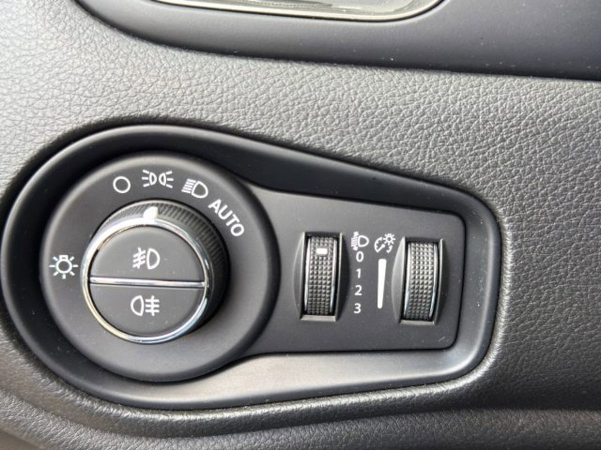Jeep Renegade 1.6 Mjt 130 CV Limited (17)
