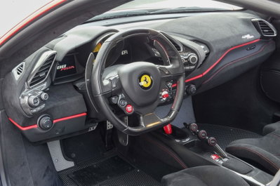 Ferrari 488 Coupé 488 Pista (10)