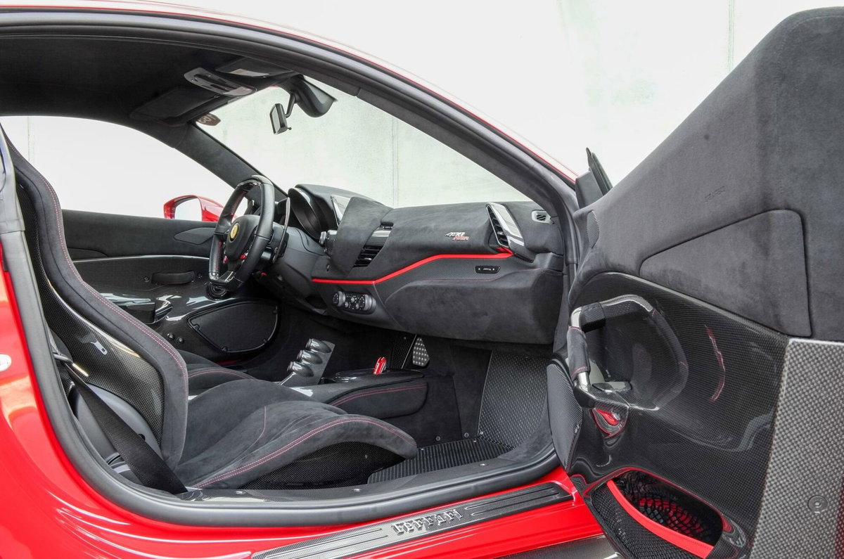 Ferrari 488 Coupé 488 Pista (8)