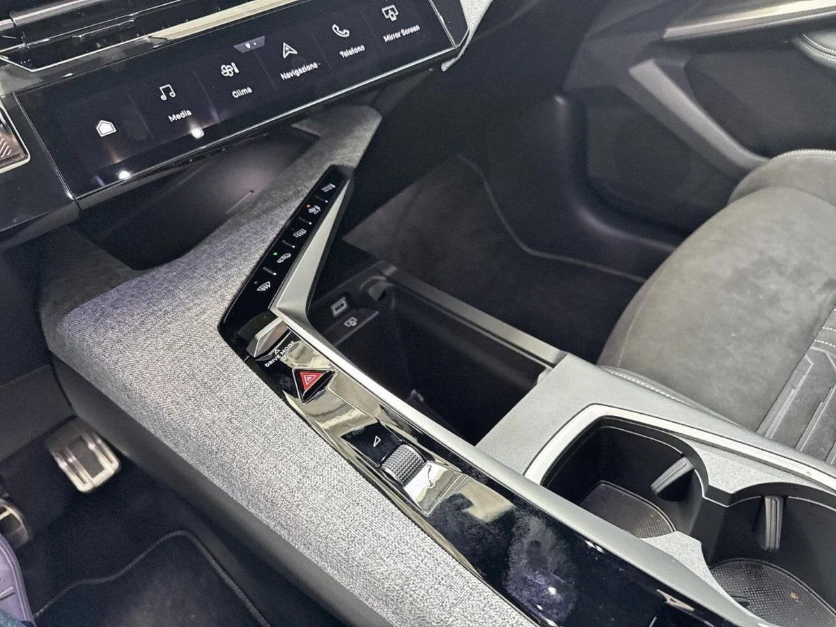 Peugeot 3008 1.2 hybrid GT Exclusive 145cv e-dcs6 (10)