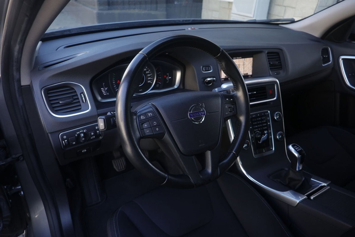 Volvo S60 D2 Geartronic R-design (14)