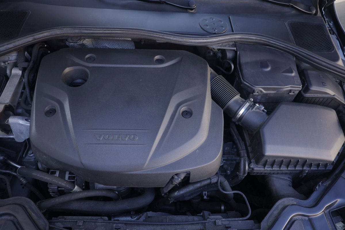 Volvo S60 D2 Geartronic R-design (19)