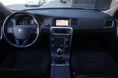 Volvo S60 D2 Geartronic R-design (2)