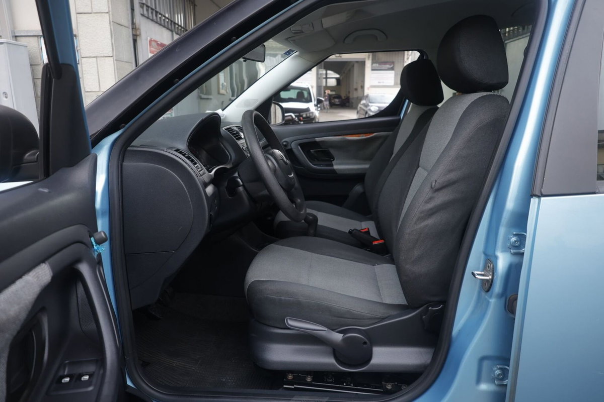 Skoda Roomster 12V 70CV Roomster (17)