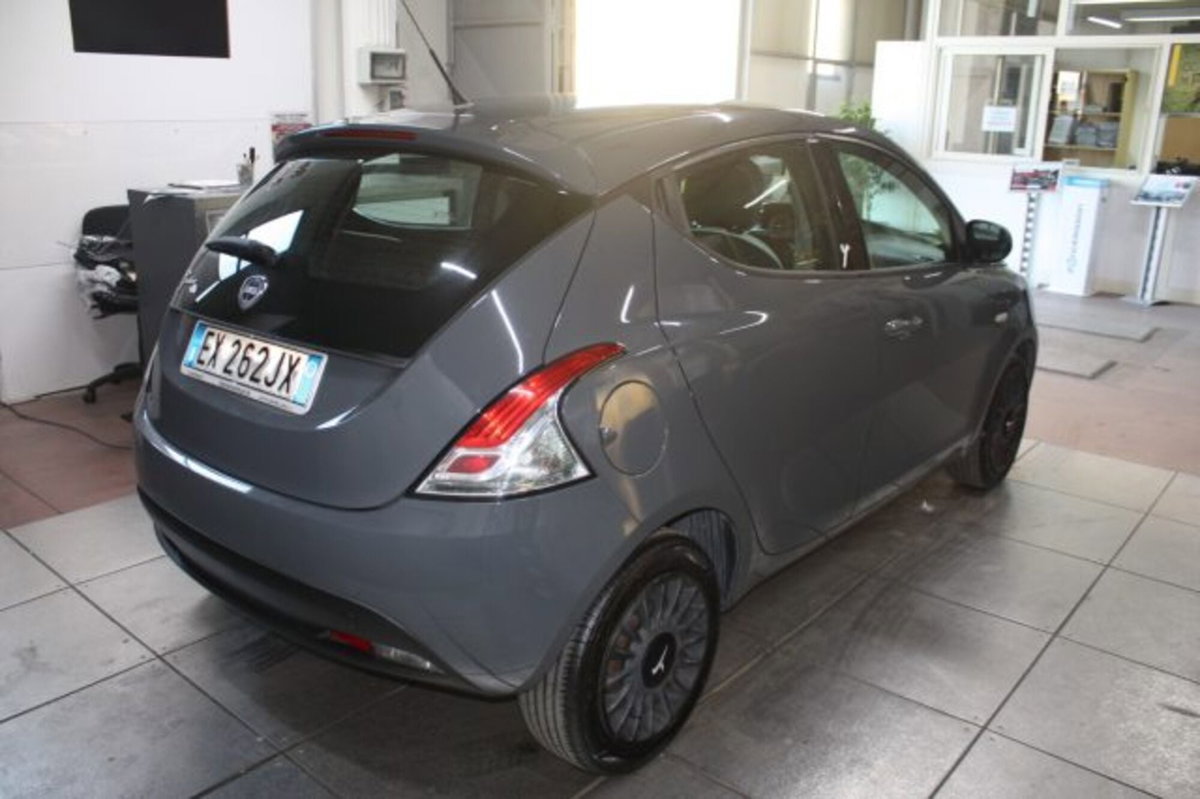 Lancia Ypsilon 1.3 MJT 16V 95 CV 5 porte S&S Elefantino (5)
