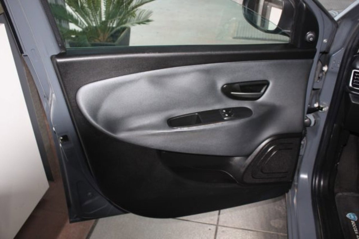 Lancia Ypsilon 1.3 MJT 16V 95 CV 5 porte S&S Elefantino (6)