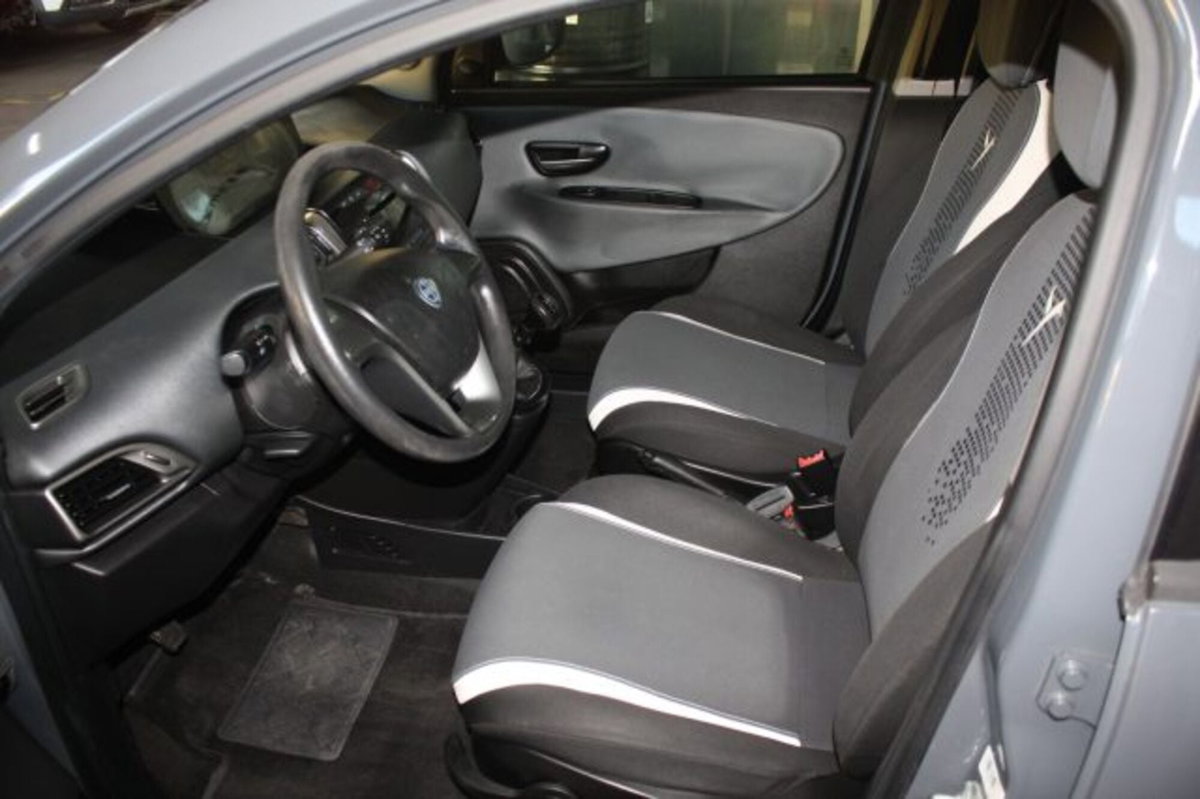 Lancia Ypsilon 1.3 MJT 16V 95 CV 5 porte S&S Elefantino (7)