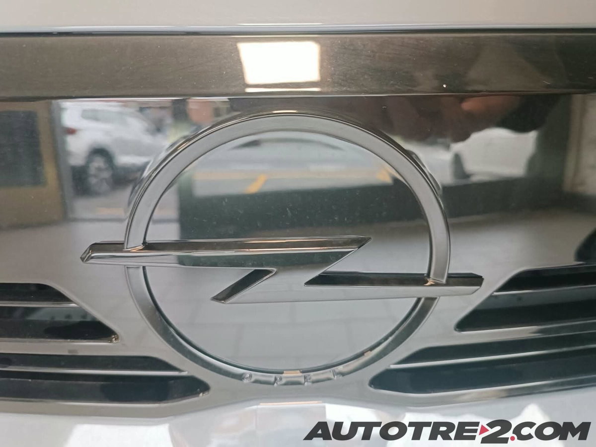 Opel Corsa 1.2 100 CV GS Line (7)