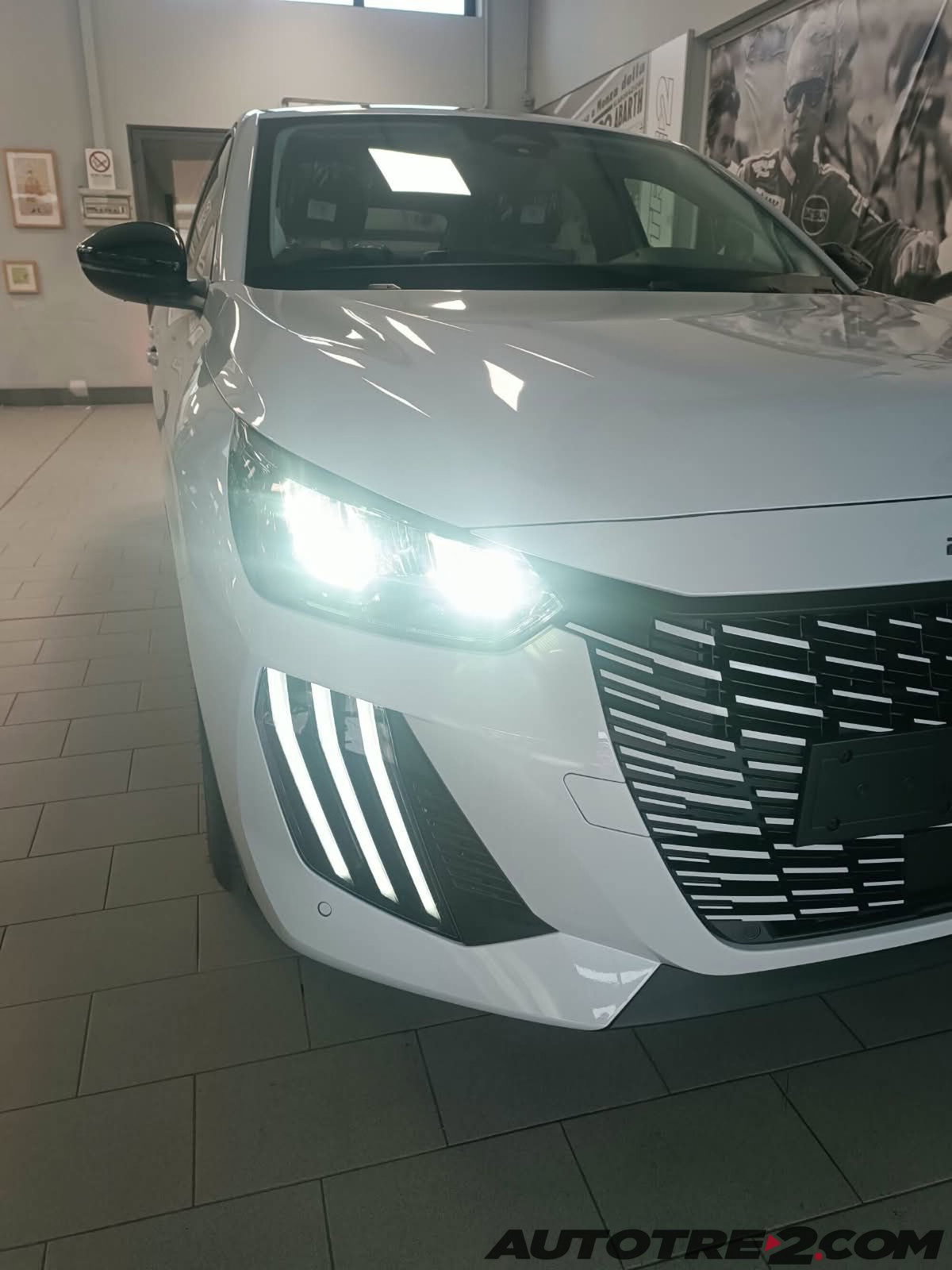 Peugeot 208 1.2 turbo Edition 100cv (10)
