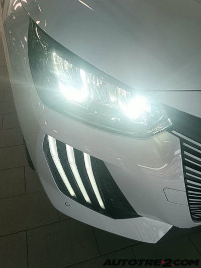 Peugeot 208 1.2 turbo Edition 100cv (11)
