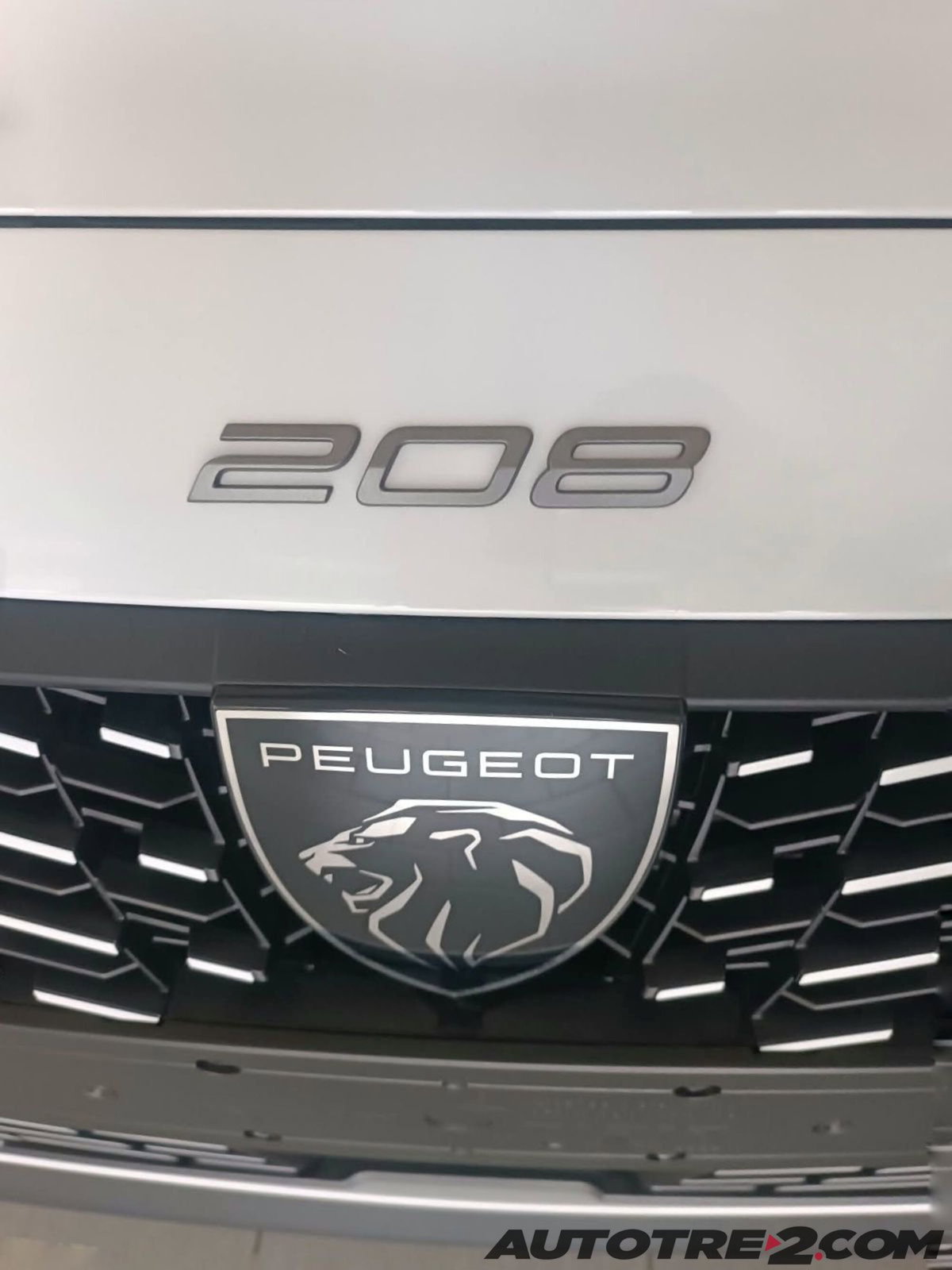 Peugeot 208 1.2 turbo Edition 100cv (8)