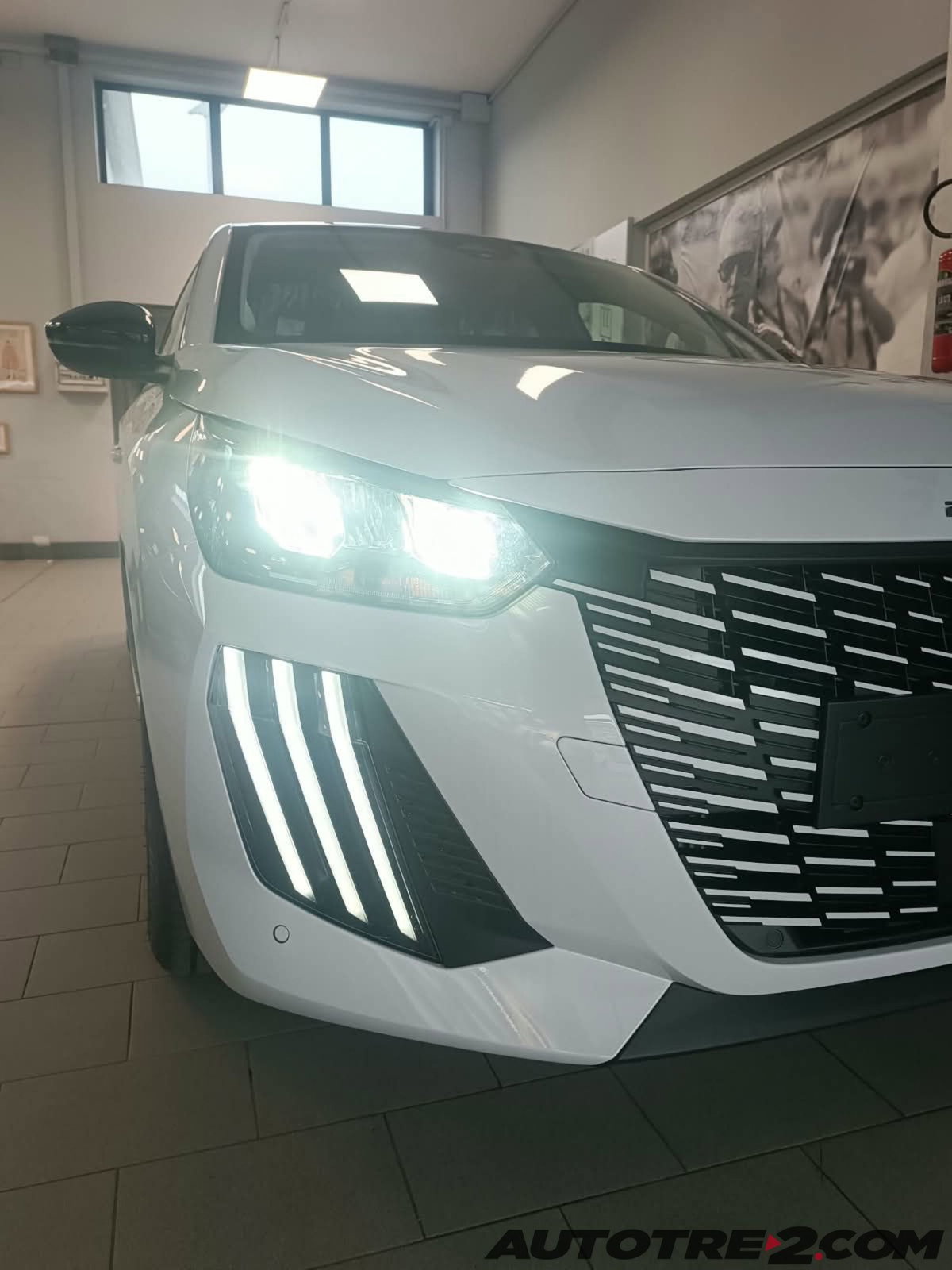 Peugeot 208 1.2 turbo Edition 100cv (9)