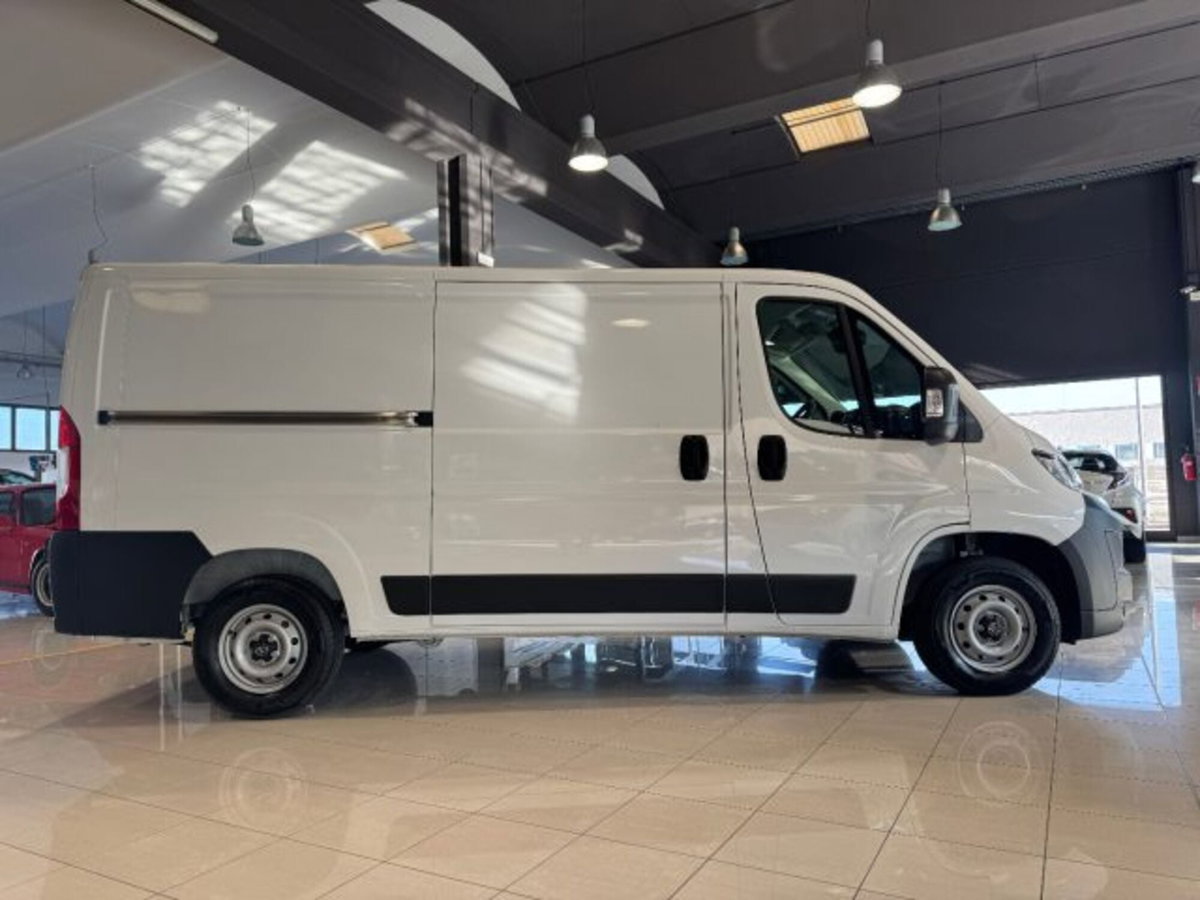 Toyota Proace Max Furgone Max 35 2.2d 140cv L2H1 Business (2)