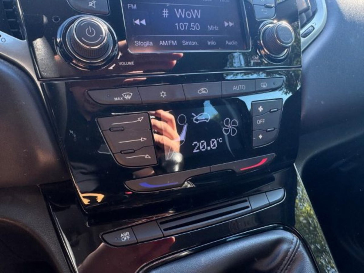 Lancia Ypsilon 0.9 TwinAir 85 CV 5 porte Metano Ecochic Platinum (11)