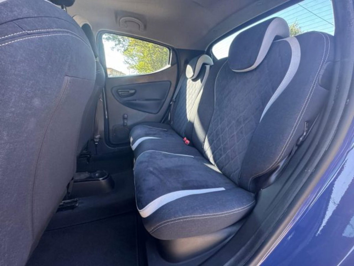 Lancia Ypsilon 0.9 TwinAir 85 CV 5 porte Metano Ecochic Platinum (15)