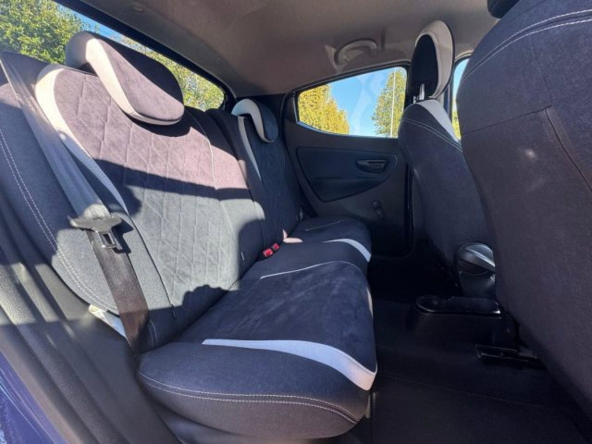 Lancia Ypsilon 0.9 TwinAir 85 CV 5 porte Metano Ecochic Platinum (16)