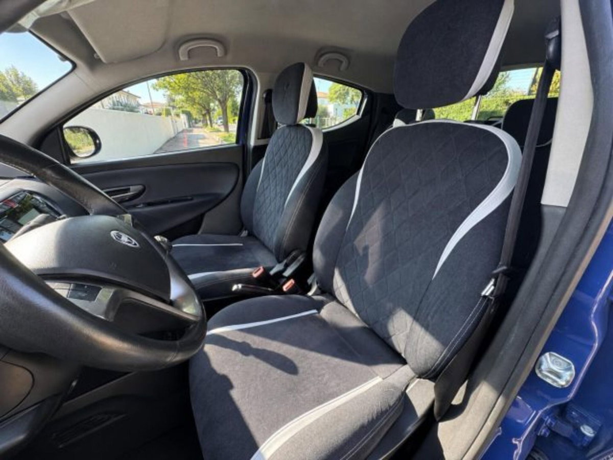 Lancia Ypsilon 0.9 TwinAir 85 CV 5 porte Metano Ecochic Platinum (6)
