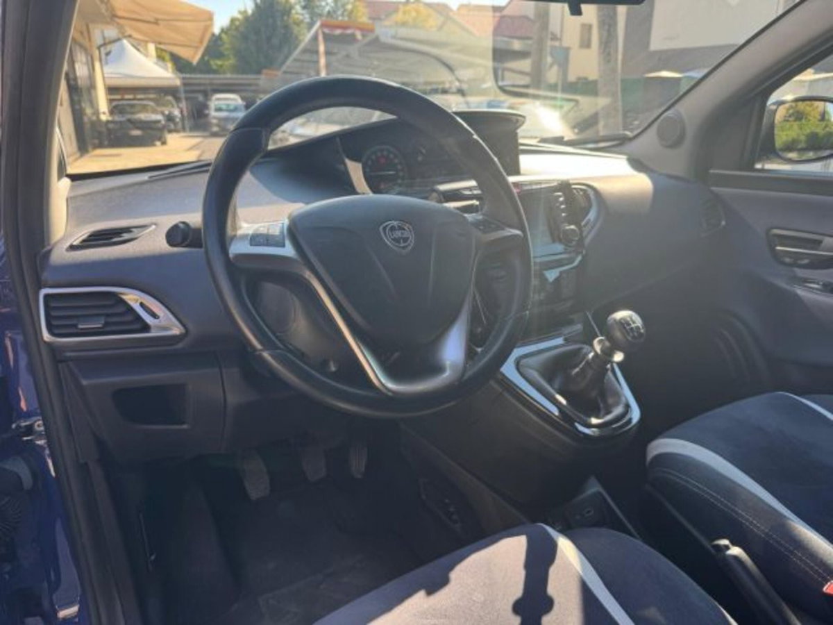 Lancia Ypsilon 0.9 TwinAir 85 CV 5 porte Metano Ecochic Platinum (7)