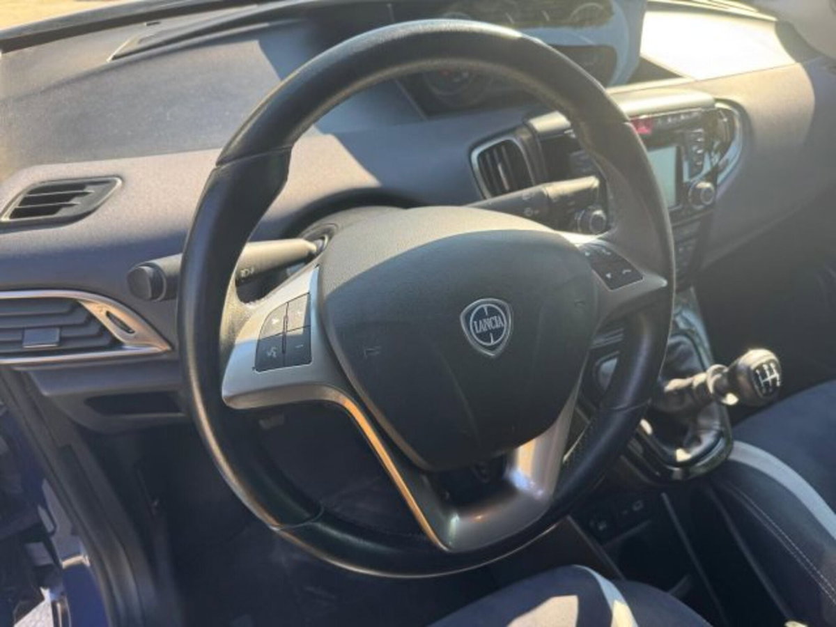 Lancia Ypsilon 0.9 TwinAir 85 CV 5 porte Metano Ecochic Platinum (8)