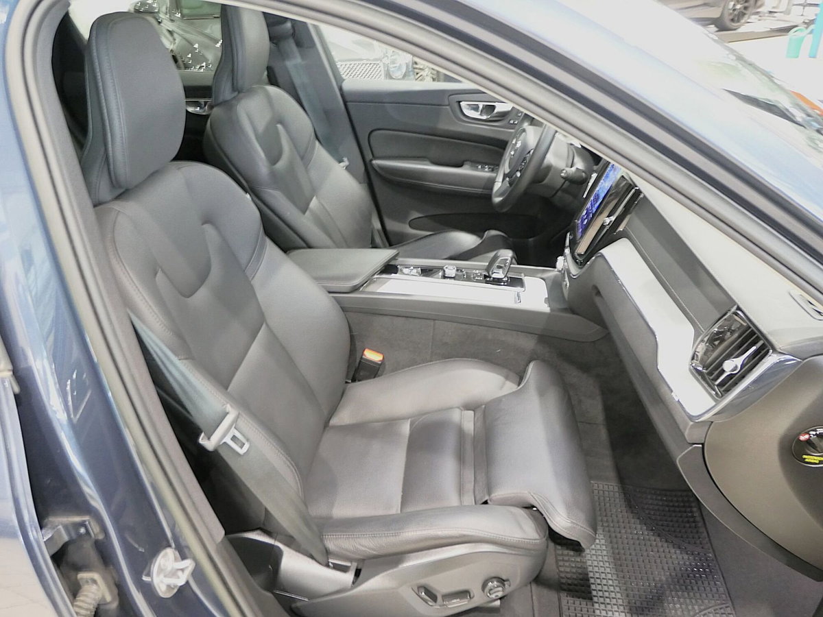 Volvo XC60 2.0 b4 Plus Dark auto (10)