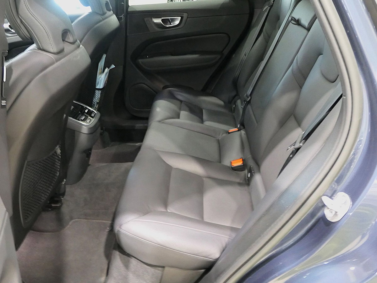 Volvo XC60 2.0 b4 Plus Dark auto (11)