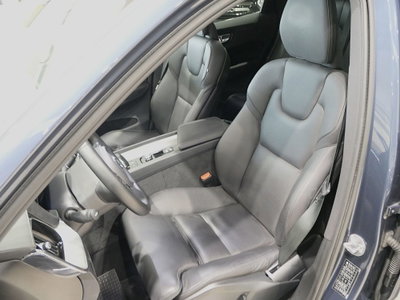 Volvo XC60 2.0 b4 Plus Dark auto (9)