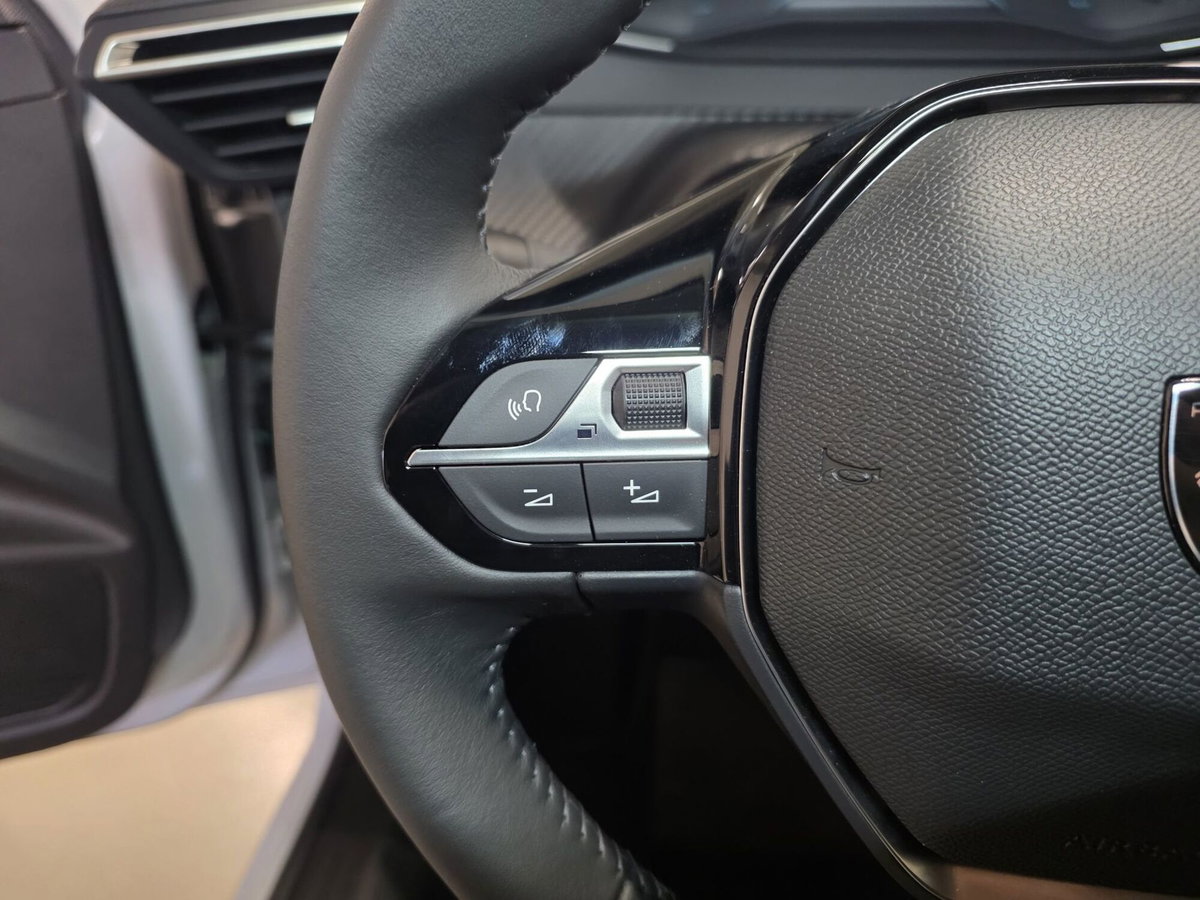 Peugeot 208 1.2 hybrid Active 100cv e-dcs 6 (15)