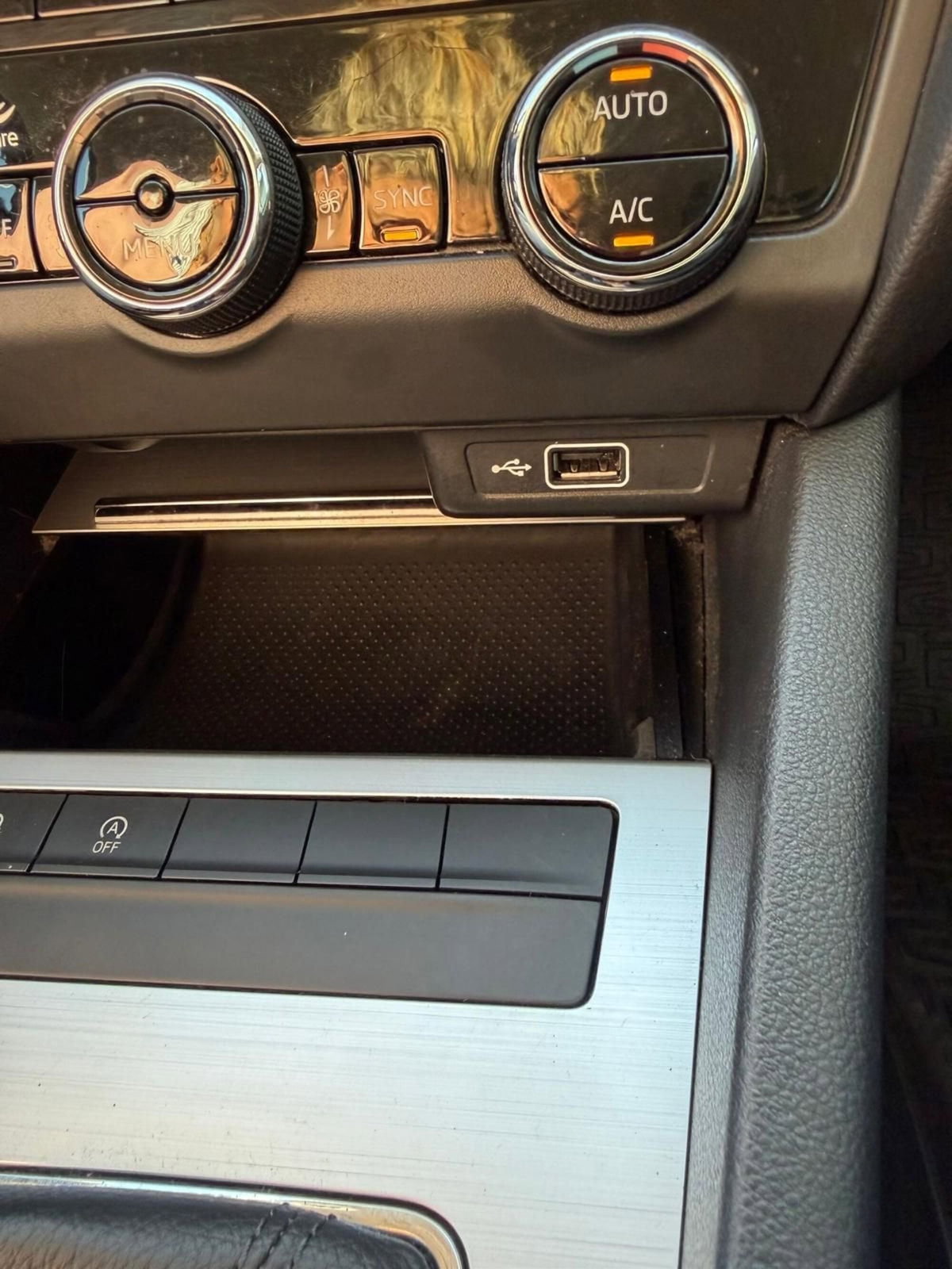 Skoda Octavia Station Wagon 1.5 DSG Wagon Ambition G-Tec (14)