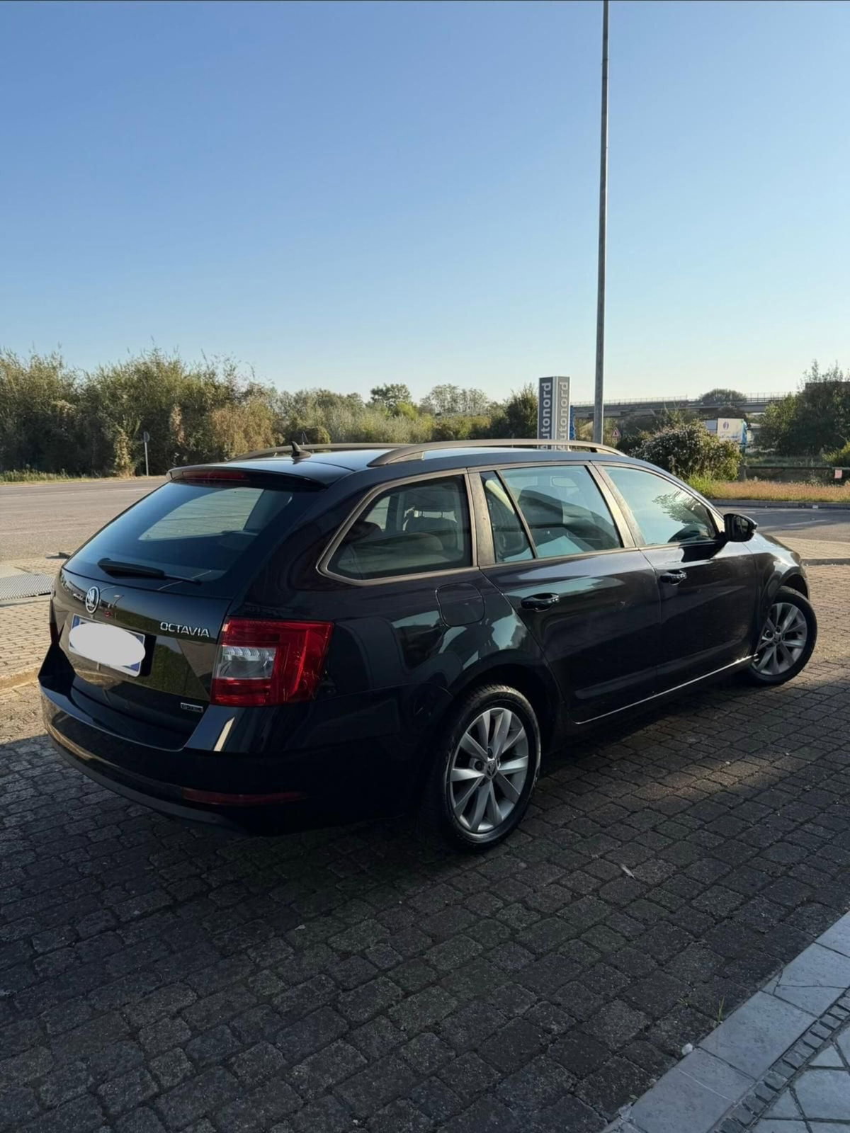 Skoda Octavia Station Wagon 1.5 DSG Wagon Ambition G-Tec (4)