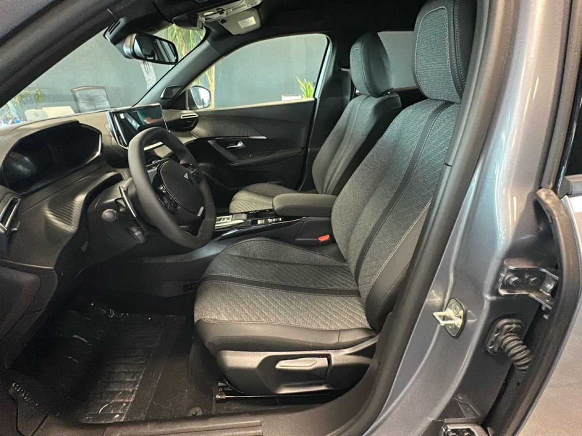 Peugeot 2008 1.2 hybrid Allure 110cv e-dcs6 (9)
