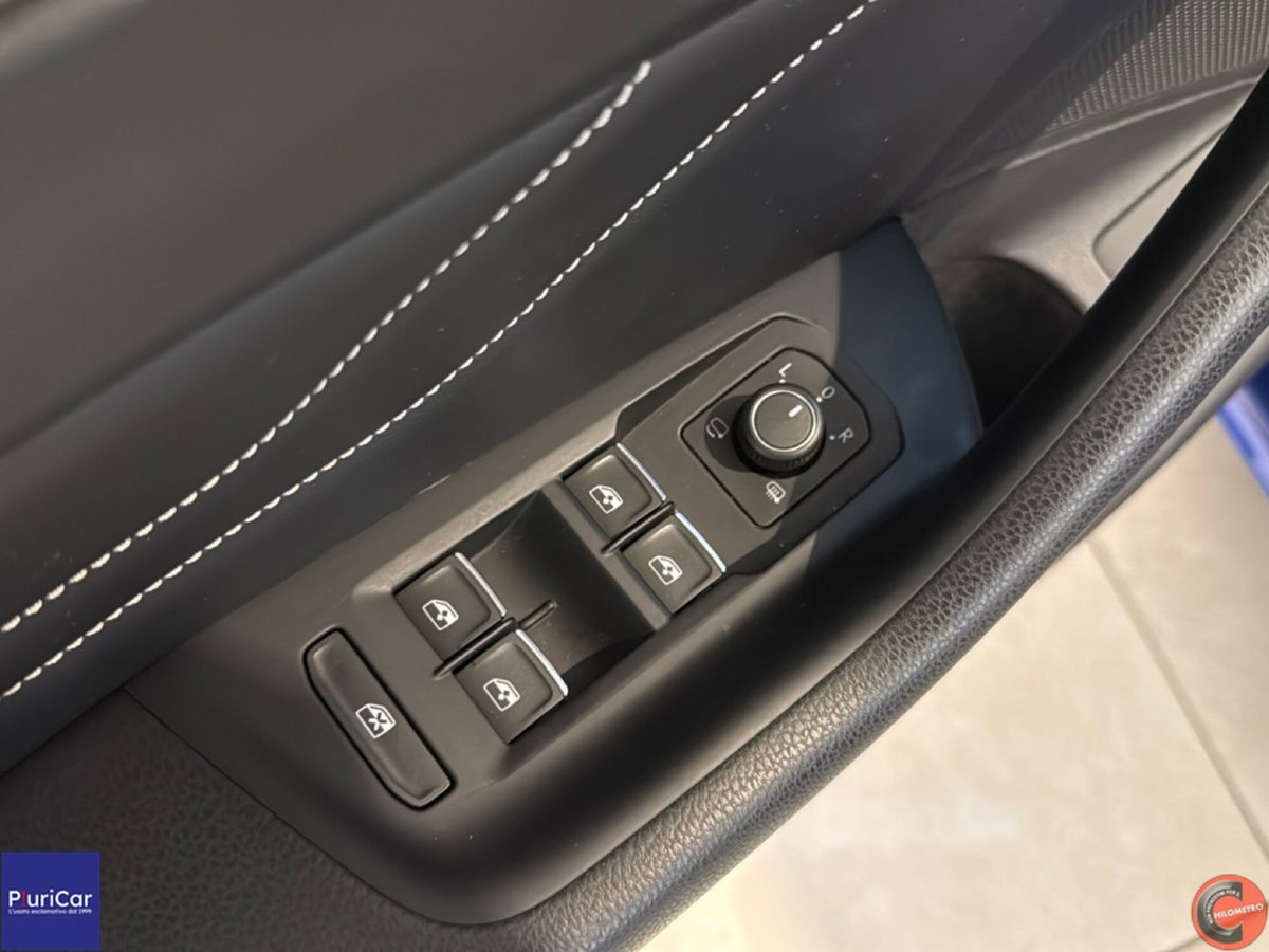 Volkswagen Passat Variant 2.0 TDI SCR 200 CV 4MOTION DSG Executive (19)