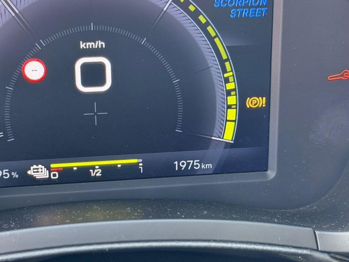 Abarth 600e 54kWh Scorpionissima 280cv (8)