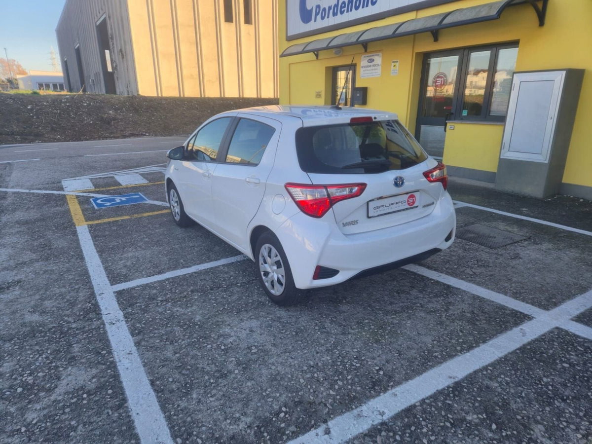 Toyota Yaris 1.5 Hybrid 5 porte Lounge (6)