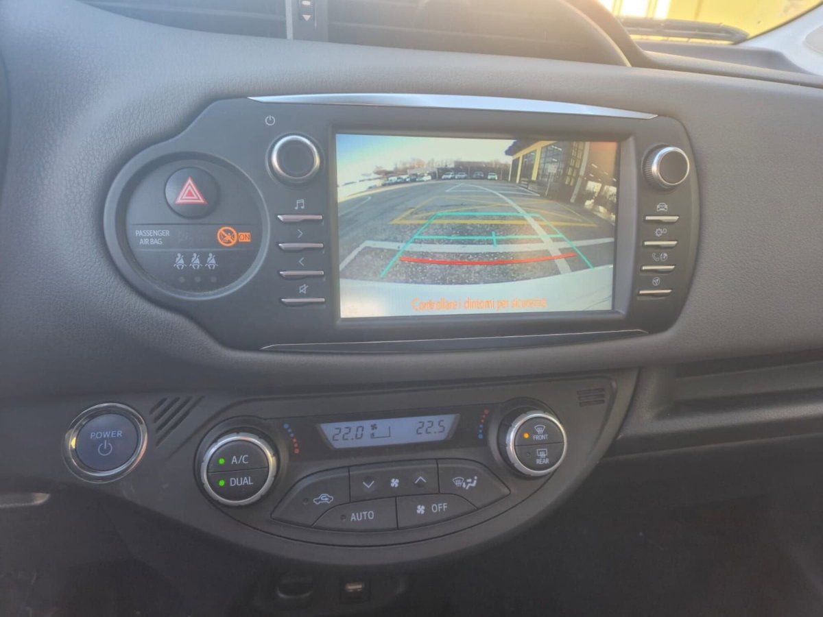 Toyota Yaris 1.5 Hybrid 5 porte Lounge (9)