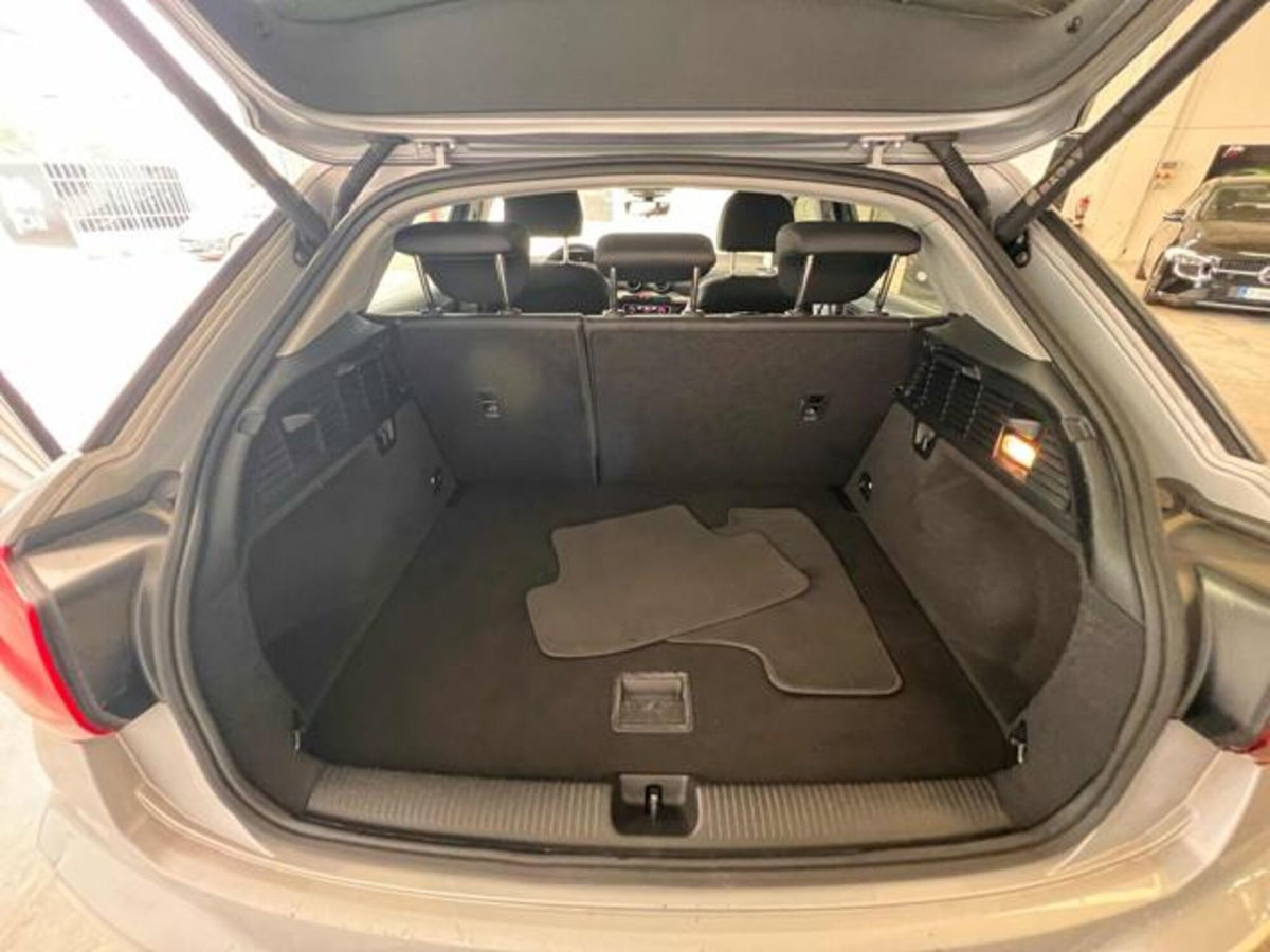 Audi Q2 Q2 35 TFSI S tronic Business (13)