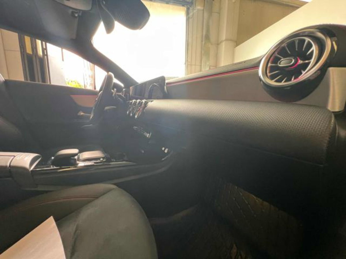 Mercedes-Benz CLA Shooting Brake 200 d Automatic Shooting Brake Executive (17)