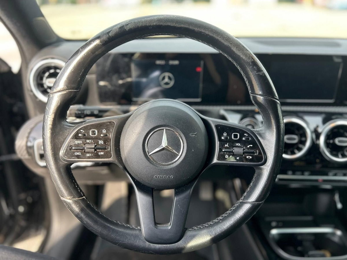 Mercedes-Benz Classe A 160 d Premium (10)