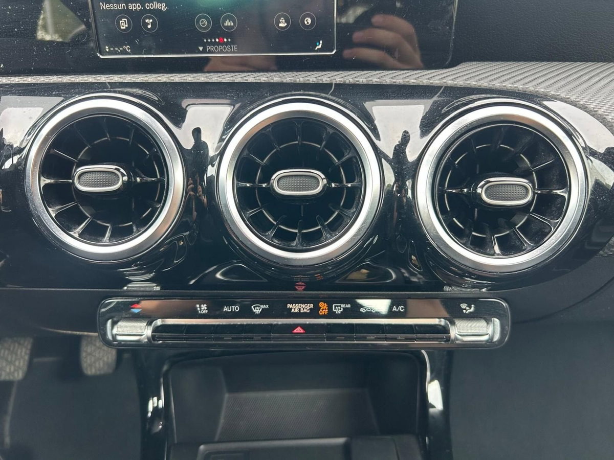 Mercedes-Benz Classe A 160 d Premium (15)