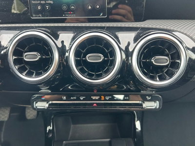 Mercedes-Benz Classe A 160 d Premium (15)