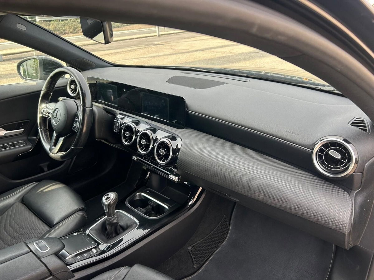 Mercedes-Benz Classe A 160 d Premium (9)