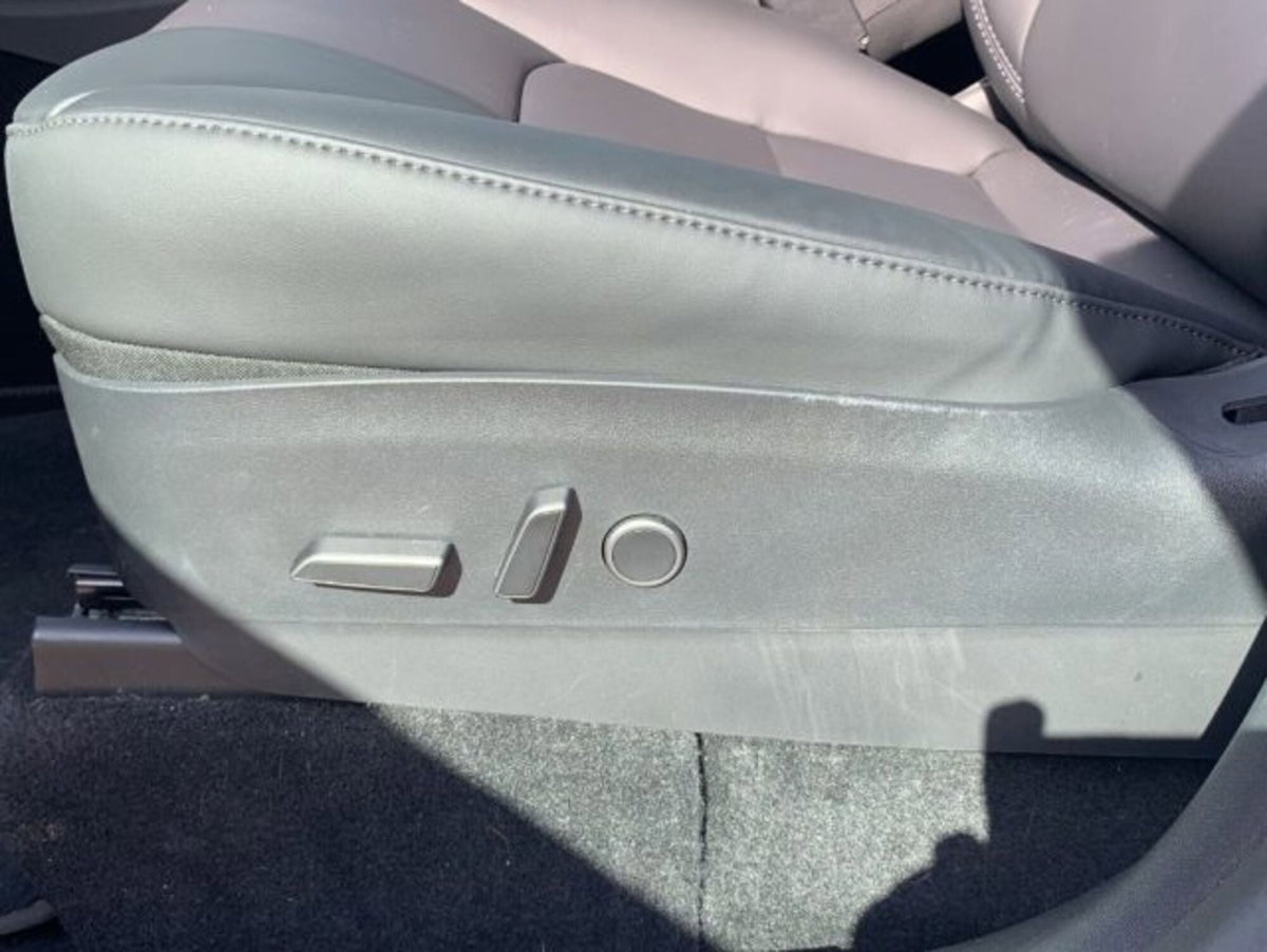 Tesla Model Y Long Range awd (11)