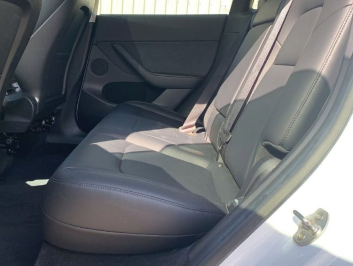 Tesla Model Y Long Range awd (14)