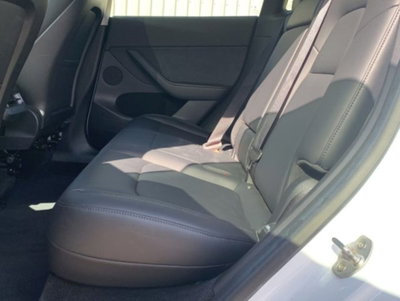 Tesla Model Y Long Range awd (14)