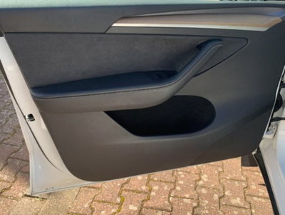 Tesla Model Y Long Range awd (15)