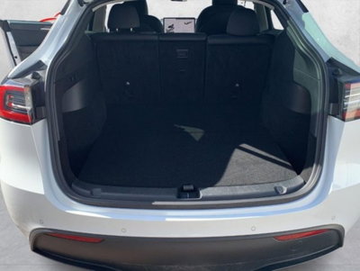 Tesla Model Y Long Range awd (17)