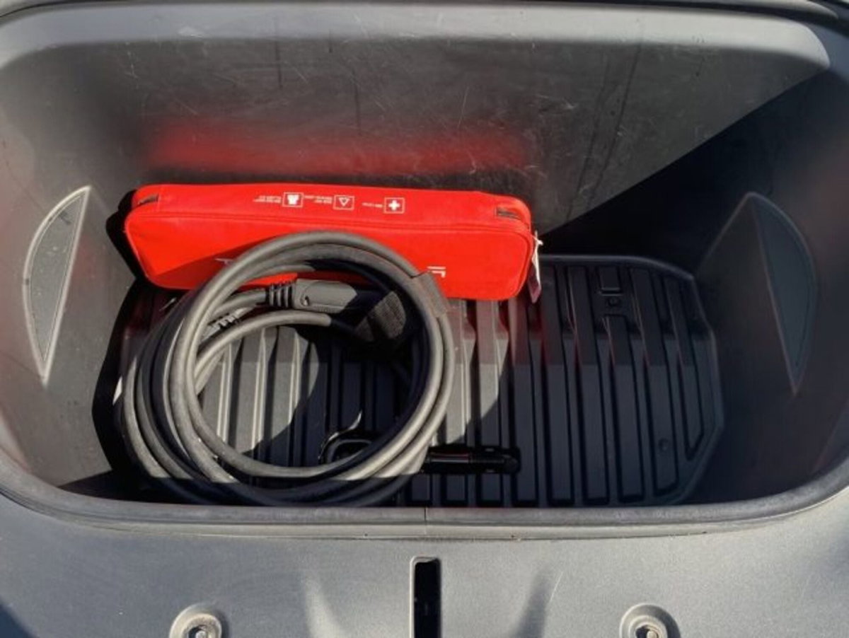 Tesla Model Y Long Range awd (18)