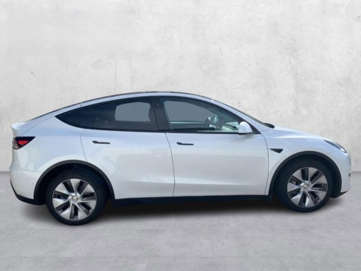 Tesla Model Y Long Range awd (5)