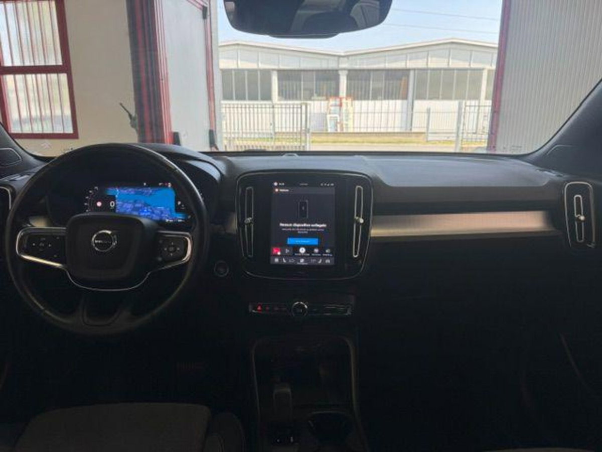 Volvo XC40 B3 automatico Core (12)