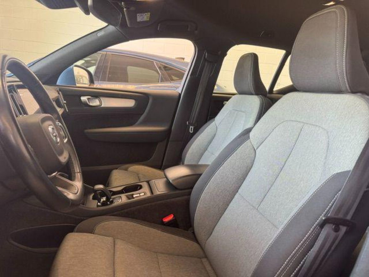 Volvo XC40 B3 automatico Core (17)